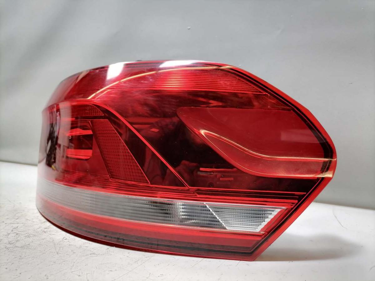 VW Touran 2 original R&uuml;cklicht R&uuml;ckleuchte Schlussleuchte rechts au&szlig;en Bj.2017